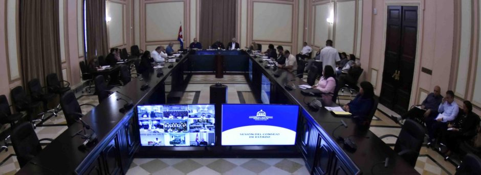 Consejo de Estado chequea implementación de las medidas del gobierno para corregir distorsiones y reimpulsar la economía