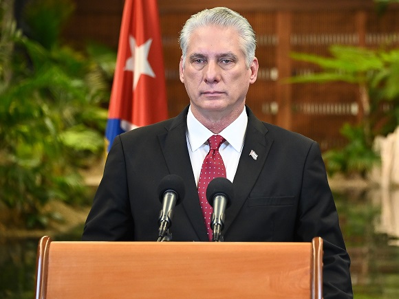 Presidente cubano reitera disposición de atender reclamos de la población y denuncia campañas enemigas